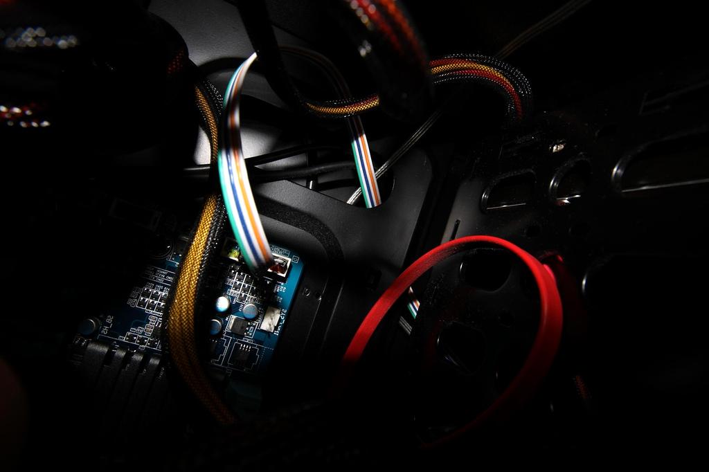 Open laptop showing system guide with hardware components