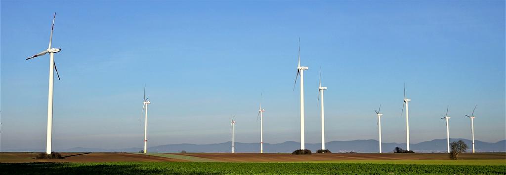 Power supply connectors connected to a motherboard